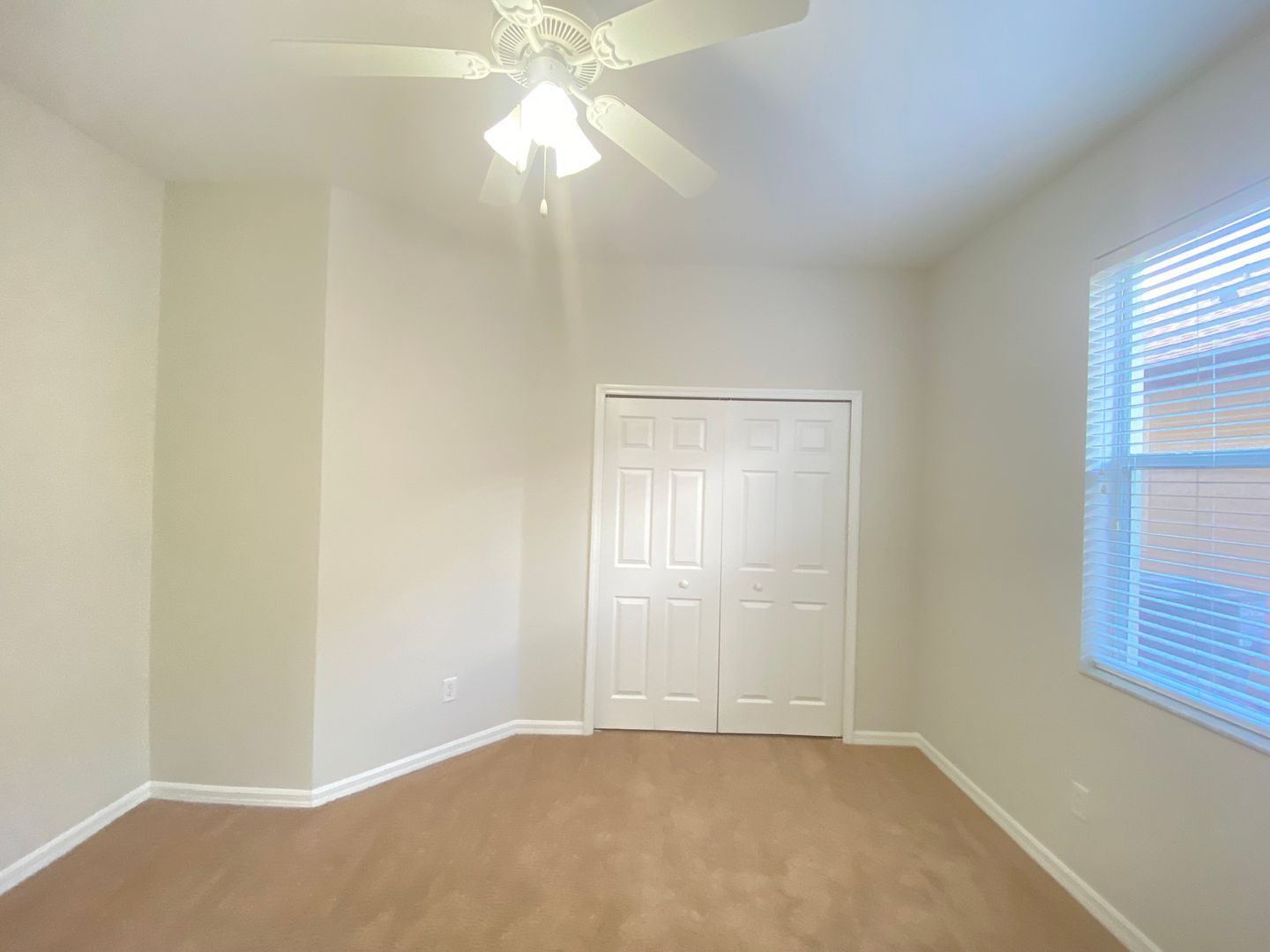 Building Photo - 5 Bedroom / 3 Bath Home in Cypress Lake, A...