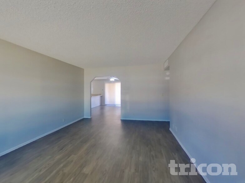 Building Photo - 313 W Nopal Pl