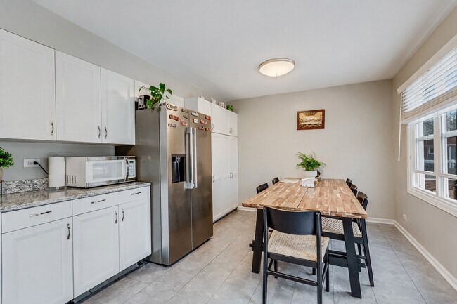 Building Photo - 2340 Portsmouth Ct