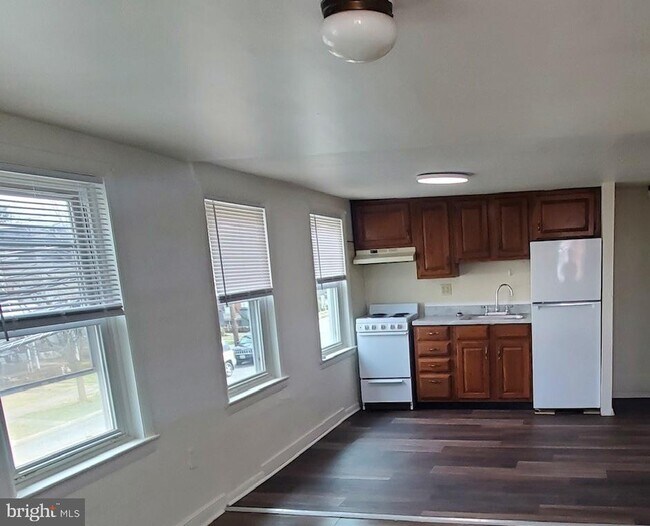 Building Photo - 90 S Main St