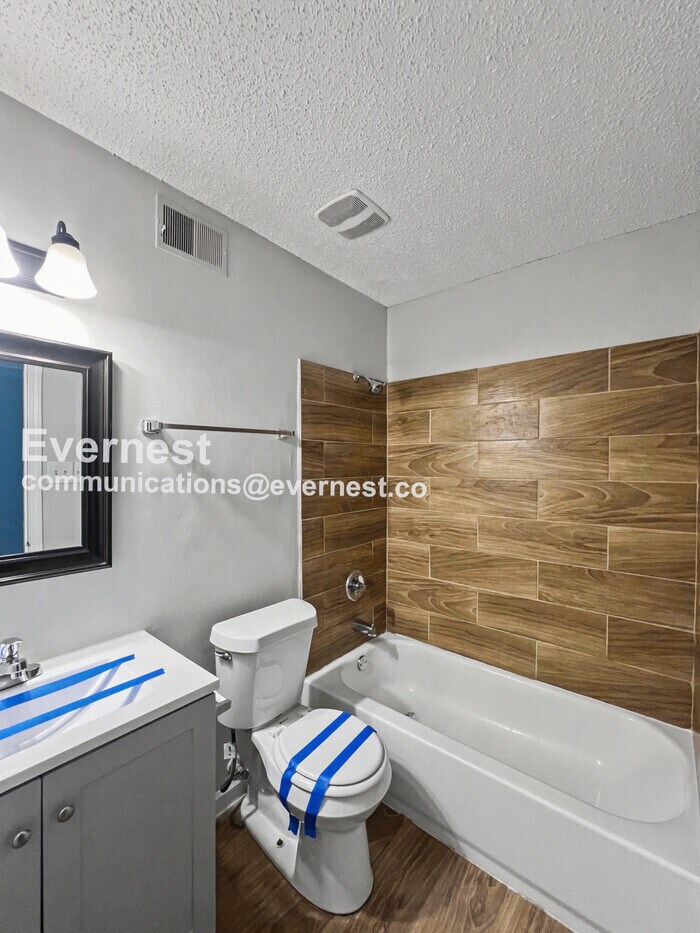 Building Photo - 5733 Woodbourne Ct