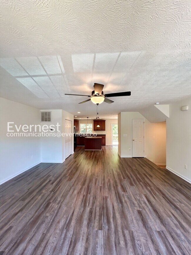 Building Photo - 3 Bed/2.5 Bath Townhome with Garage / Available Now! / Community Pool and Amenities for everyone ...