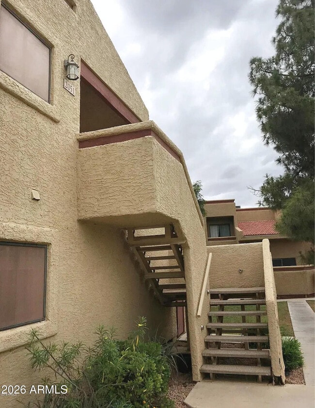 Building Photo - 850 S River Dr