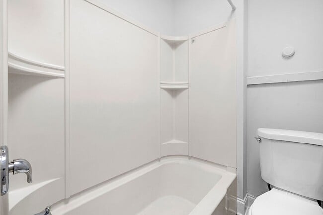 Building Photo - Beautifully Renovated 3 Bedroom 2.5 Bathroom Rental with study in McElderry Park VOUCHER Holders ...