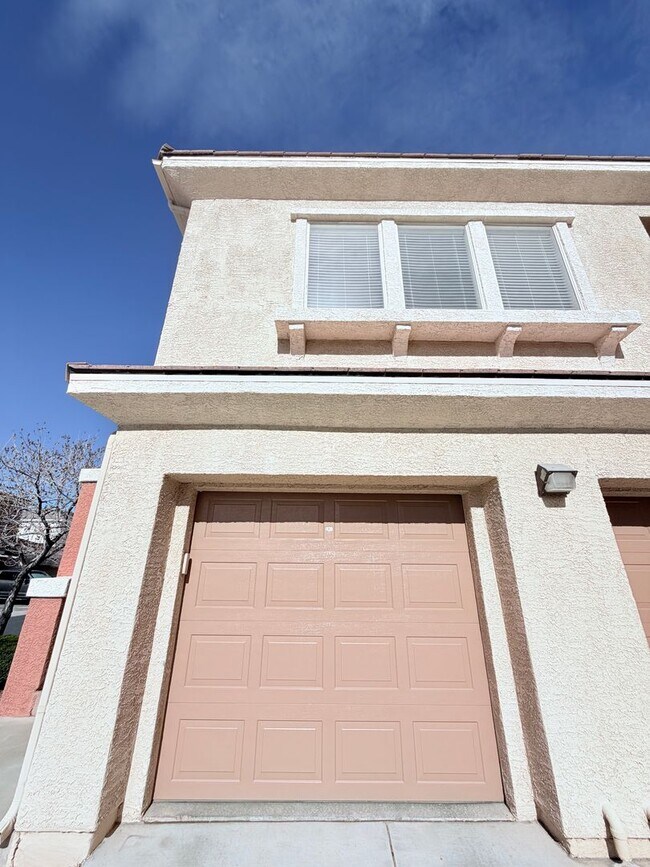 Building Photo - GREAT SUMMERLIN CONDO IN GATED COMMUNITY!!