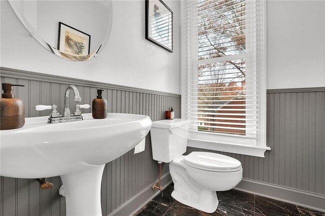 Building Photo - 7155 Roswell Rd