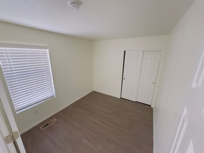 Building Photo - Cozy near Golf Course, lvp flooring, low m...