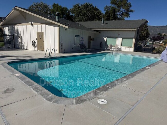 Building Photo - 155 Sagebrook Dr