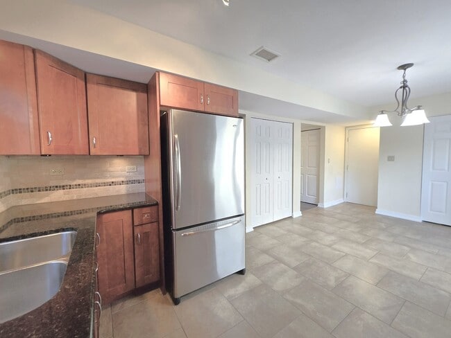 Building Photo - 4946 Somerton Dr