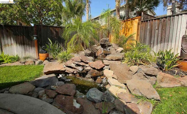 Building Photo - 3251 Lookout Point Loop