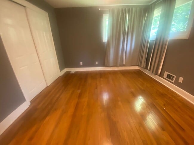 Building Photo - 1524 Alpine Dr