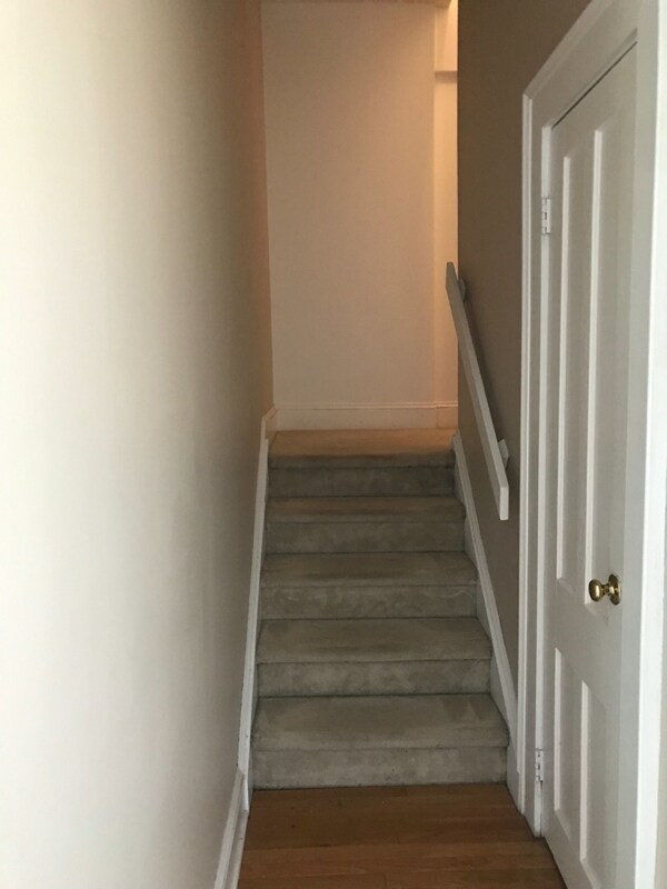 Building Photo - 156 Circular St