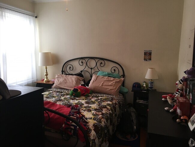 Building Photo - 592 Washington St