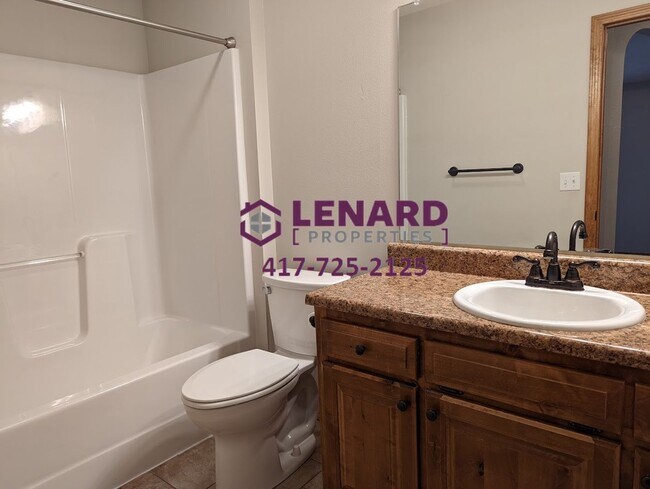Building Photo - Spacious 3 Bedroom Home Ready for Move In!