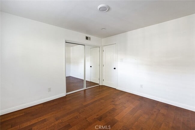 Building Photo - 7044 White Oak Ave