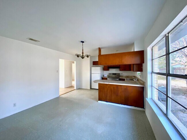 Building Photo - 114 Rhonda Dr