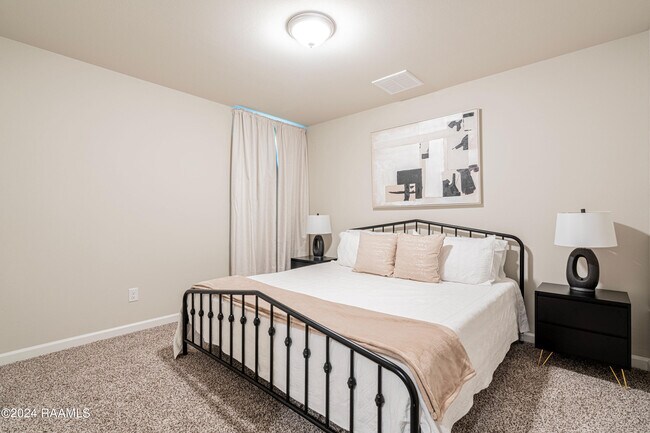 Building Photo - 407 Broussard Hl Dr