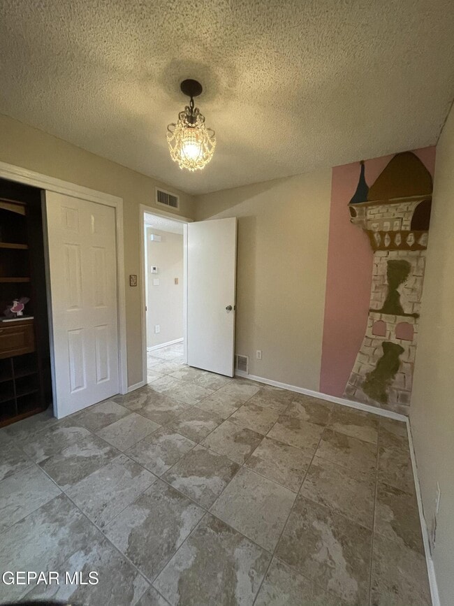 Building Photo - 5432 Thornridge Cir