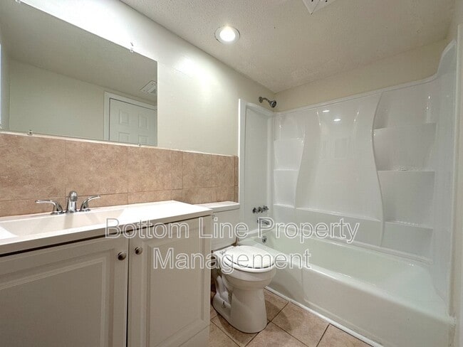 Building Photo - 6925 Stonington Ln