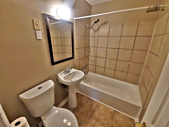 Building Photo - 4BR/2.5BA Single Family
