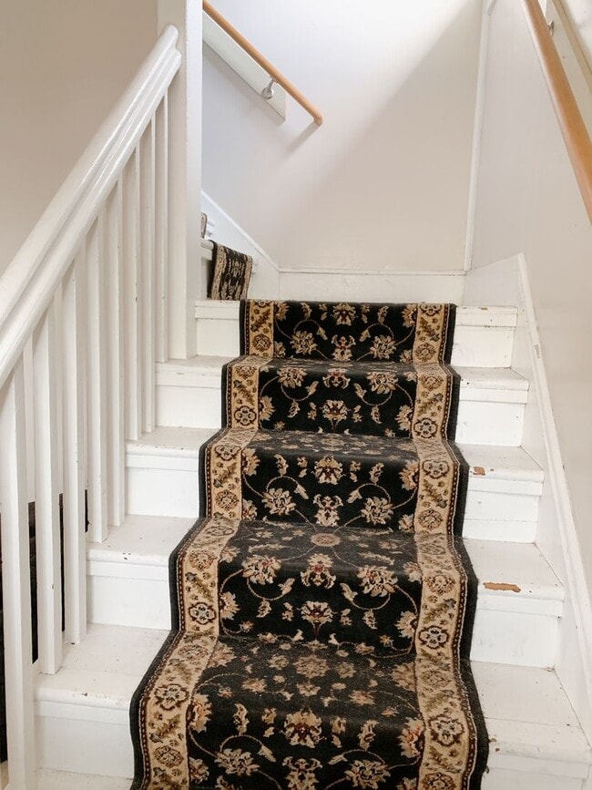 Building Photo - PRELEASING:  A 7+ bedroom/ 2 bath home in York Neighborhood!