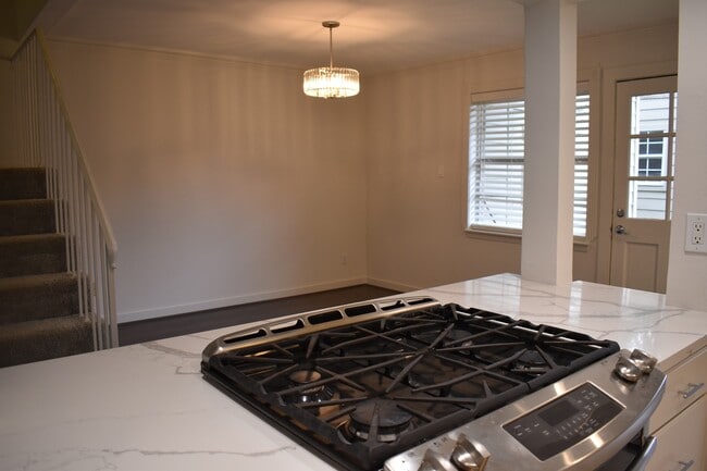 Building Photo - 6501 Gambier Ln