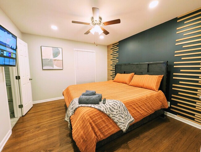 Building Photo - 469 Holt Rd NE