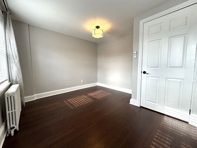 Building Photo - Stunning 4-Bedroom Townhome in the Heart of Fishtown! Available NOW!