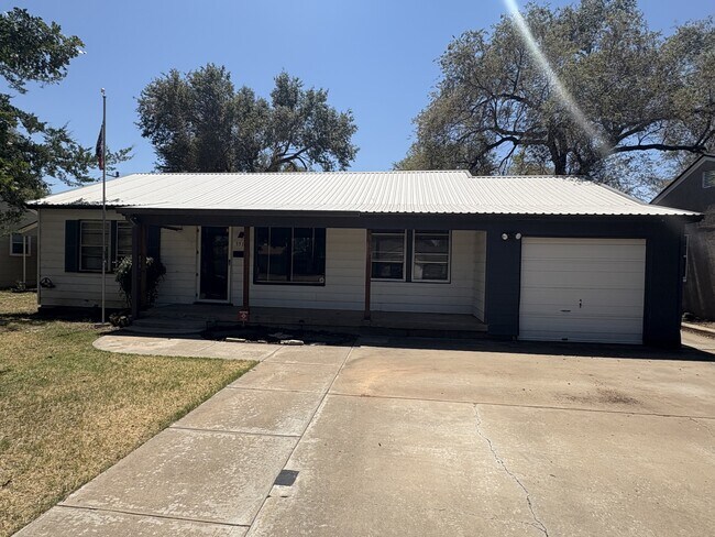 Building Photo - 3511 27th St
