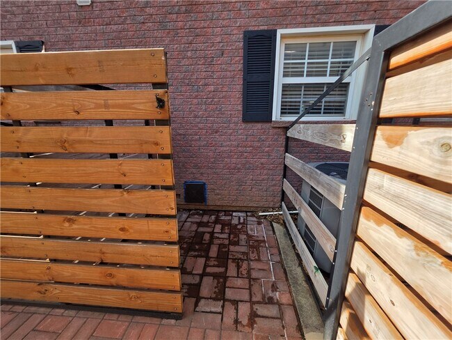 Building Photo - 2404 SE Jayel Terrace