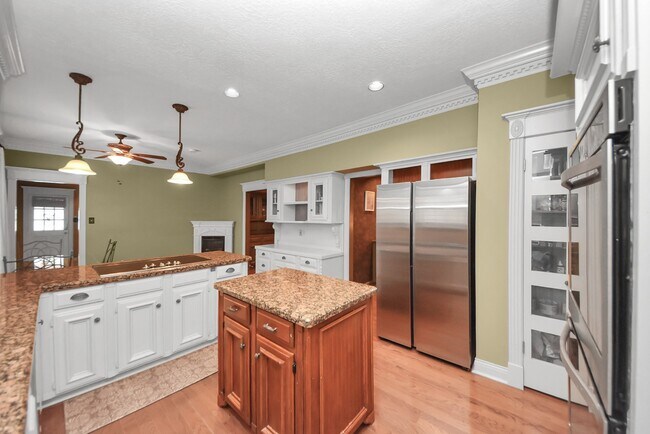Building Photo - 5214 Norborne Ln