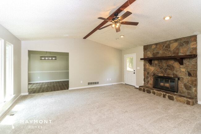 Building Photo - 6560 Valley Hill Dr