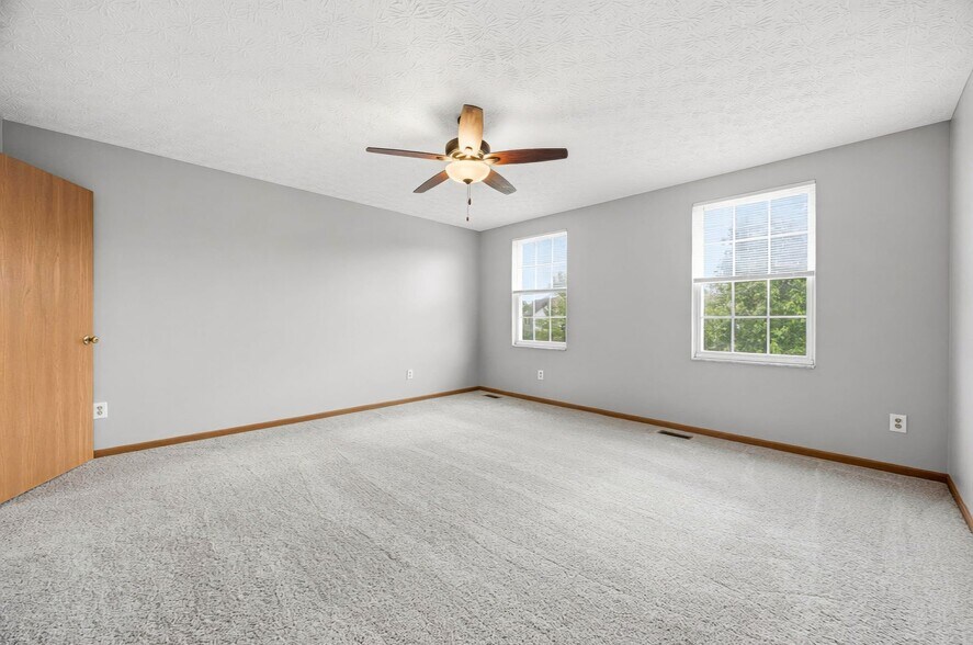 Building Photo - 3033 Jamestown Dr