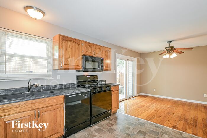 Building Photo - 2585 Teakwood Manor Dr
