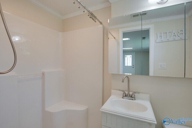 Building Photo - 211 Wingate Ave SW