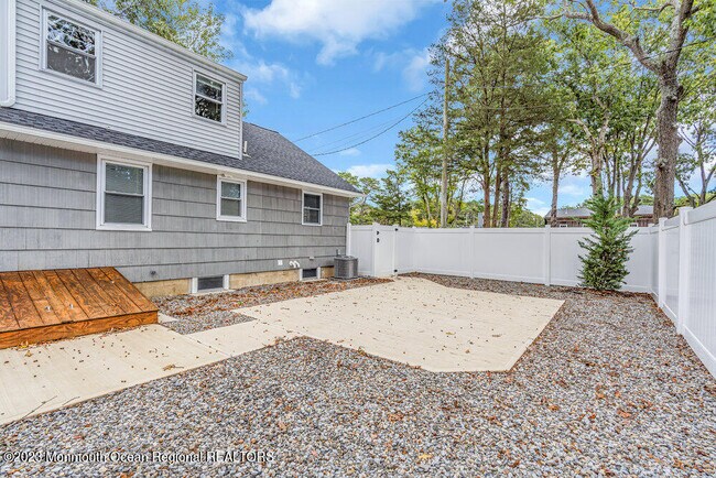 Building Photo - 557 Mantoloking Rd