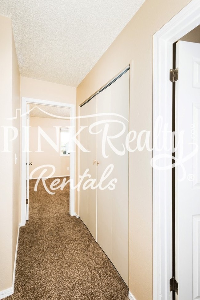 Building Photo - Great 2-Story Townhome in Soaring Eagle