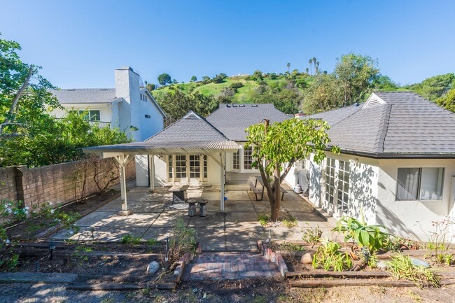 Building Photo - Beautiful Sherman Oaks Home Rental!