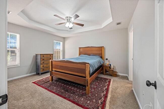 Building Photo - 2056 Sylvan Lake Dr