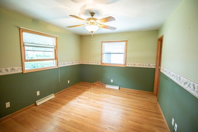 Building Photo - Cute 3 BR Ranch in Romney - 10 Minute Drive to Lafayette!
