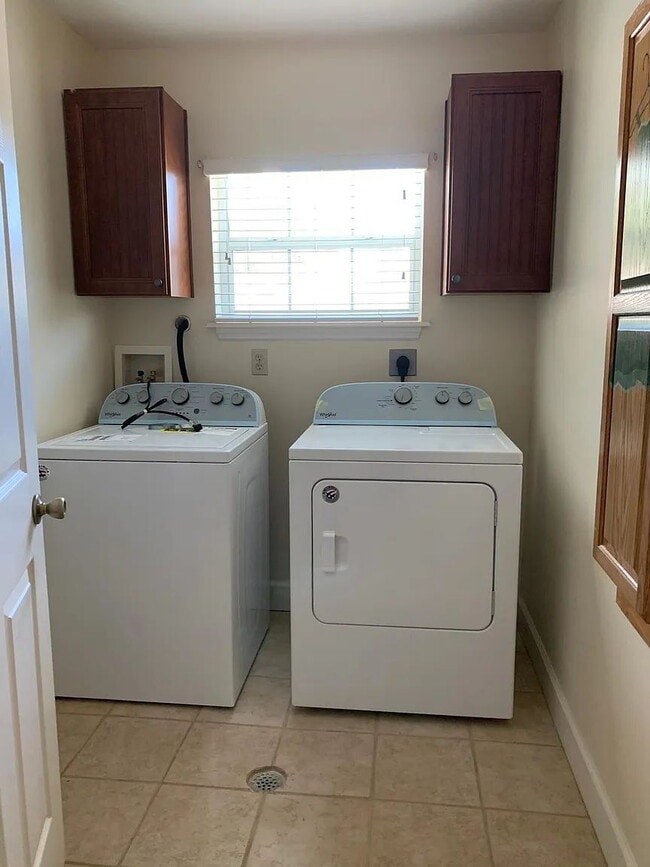 Building Photo - Spacious 4 bedroom house with 2.5 baths in desirable gated LaCita neighborhood