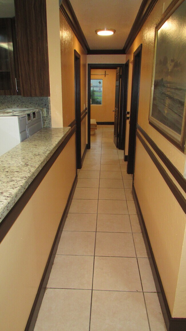Building Photo - 1216 SW 75th Ave