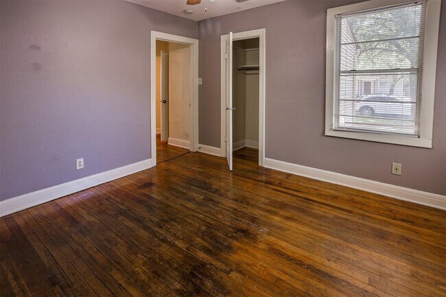Building Photo - 5504 Avenue F