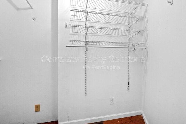 Building Photo - 2106 Cherokee St