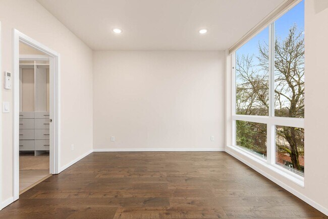 Building Photo - 802 29th Ave S