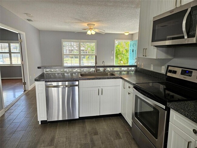 Building Photo - 272 Loyola Rd