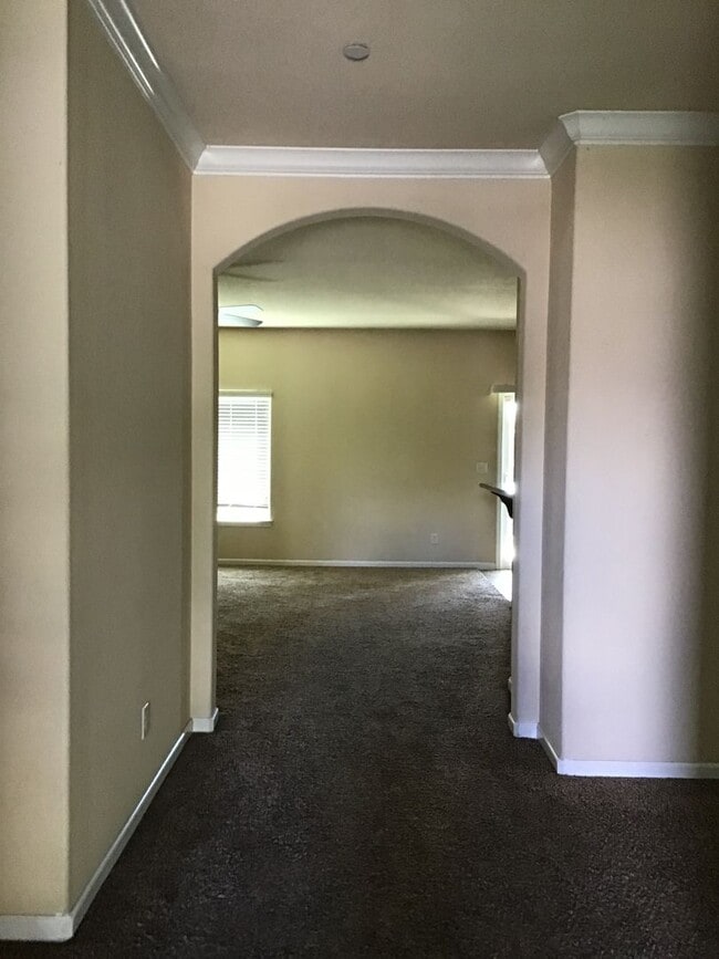 Building Photo - Beautiful Home
