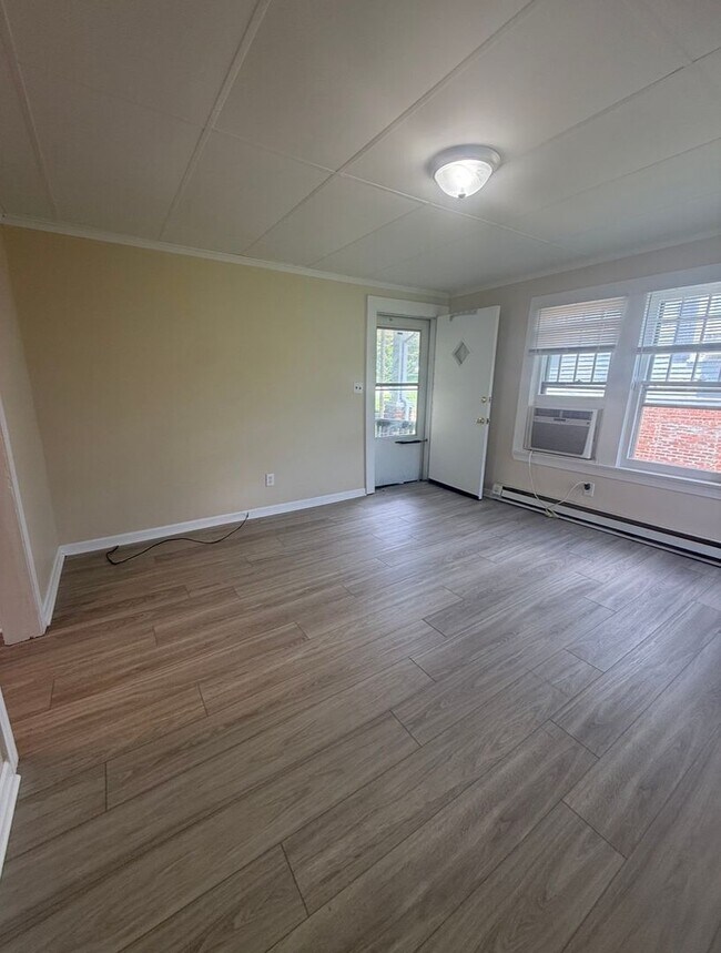 Building Photo - 1429 W. Fourth St. - 3 Unit