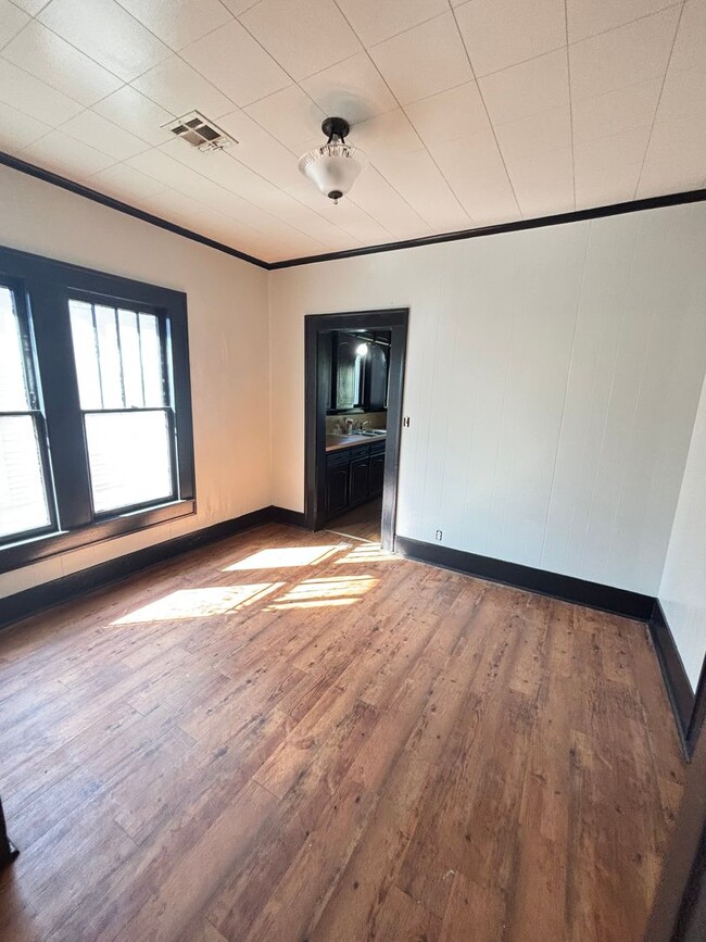 Building Photo - Rental in SW Ardmore $1250/month