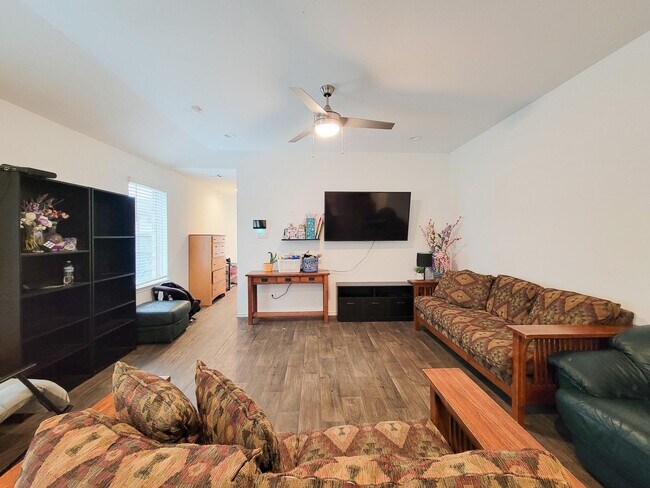 Building Photo - 14741 Hazel Br Dr